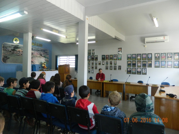 VISITA DE ALUNOS DA REDE MUNICIPAL