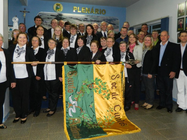 CÂMARA DE VEREADORES HOMENAGEIA O CORAL SEMPRE ALEGRE
