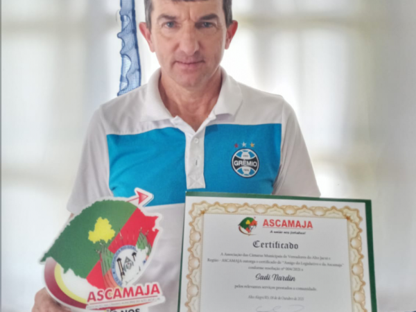 Sadi Nardin recebe honraria Amigo do Legislativo e da Ascamaja