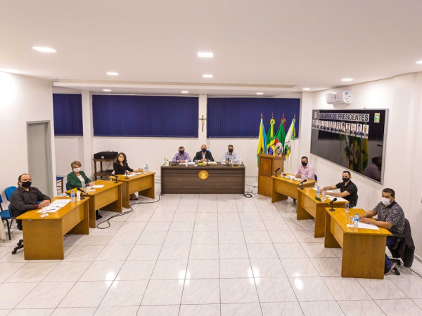 Vereadores devolvem recursos ao Poder Executivo e sugerem aquisição de veículo para o Gabinete