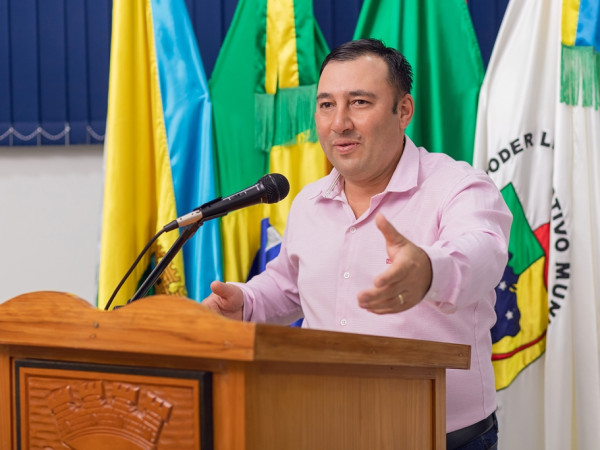 Vereador Maikon pede melhorias nas ruas do Município