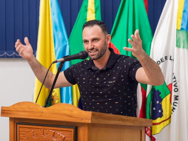 Vereador Elder parabeniza Furacão do Marmeleiro e Rancho Tricolor pelos títulos