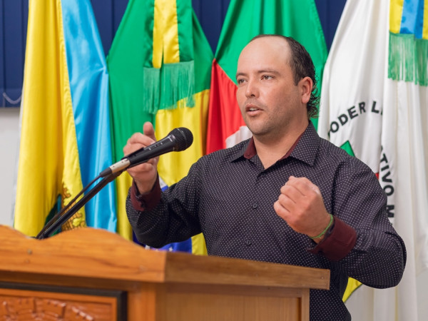 Vereador Douglas parabeniza profissionais vigilantes